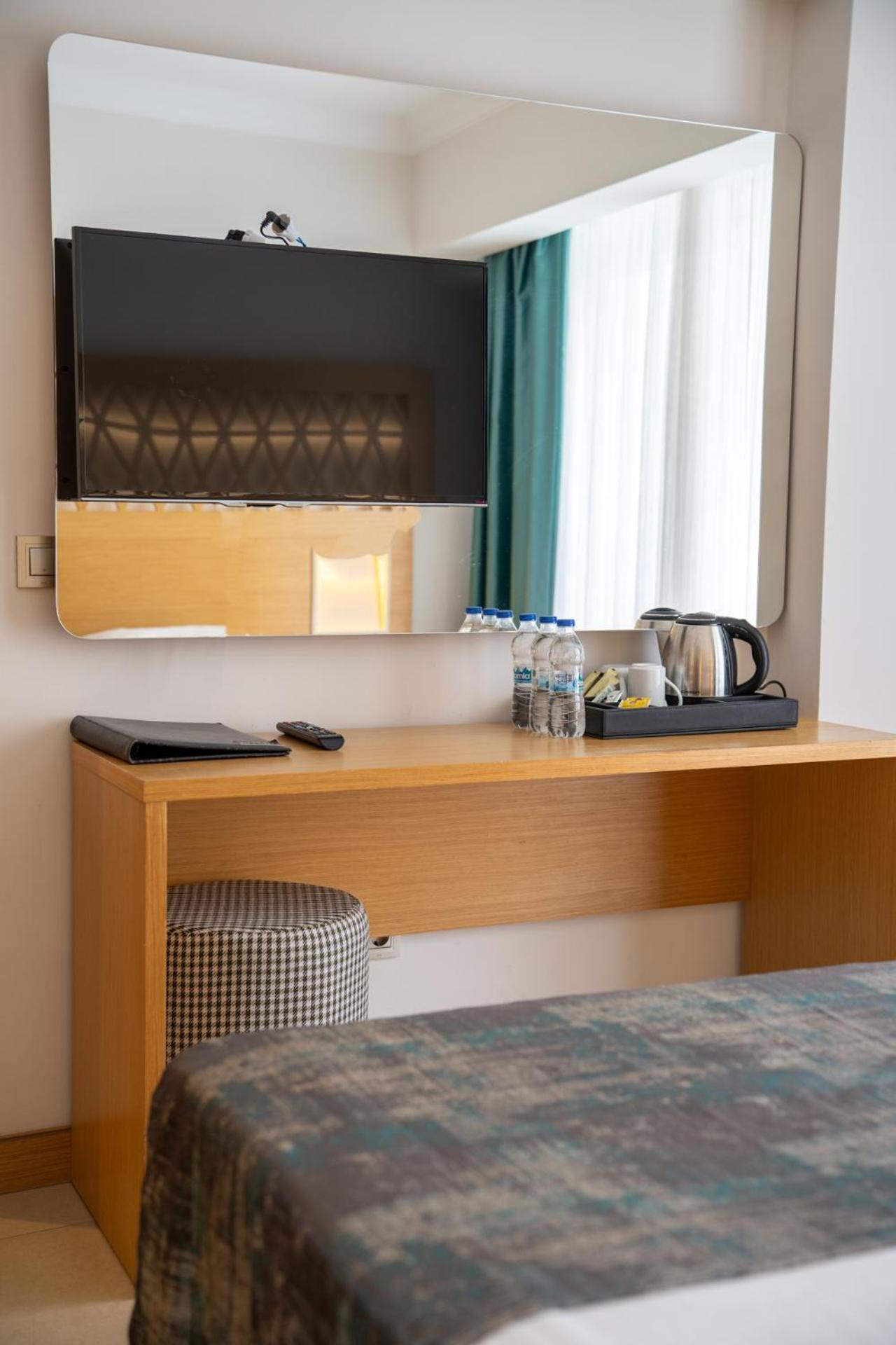 Aurasia Design Hotel 말마리스 외부 사진